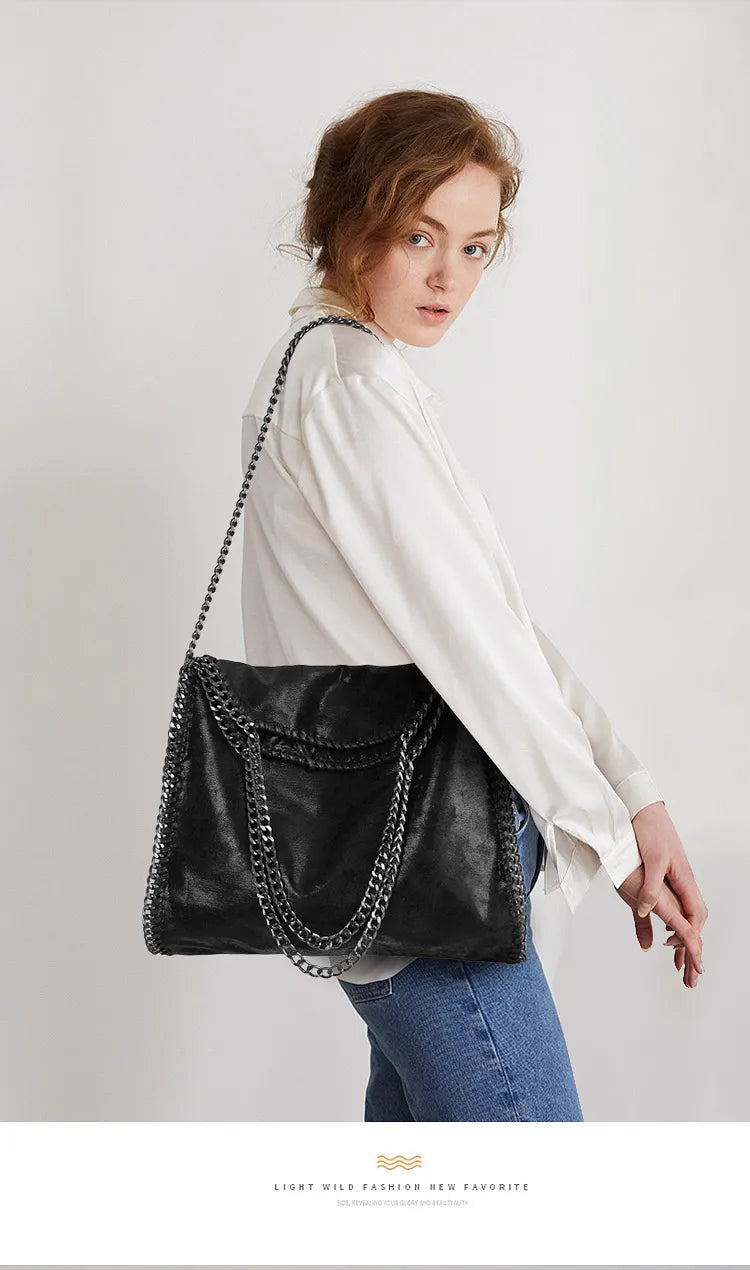 Elysée 2025 Shoulder Bag